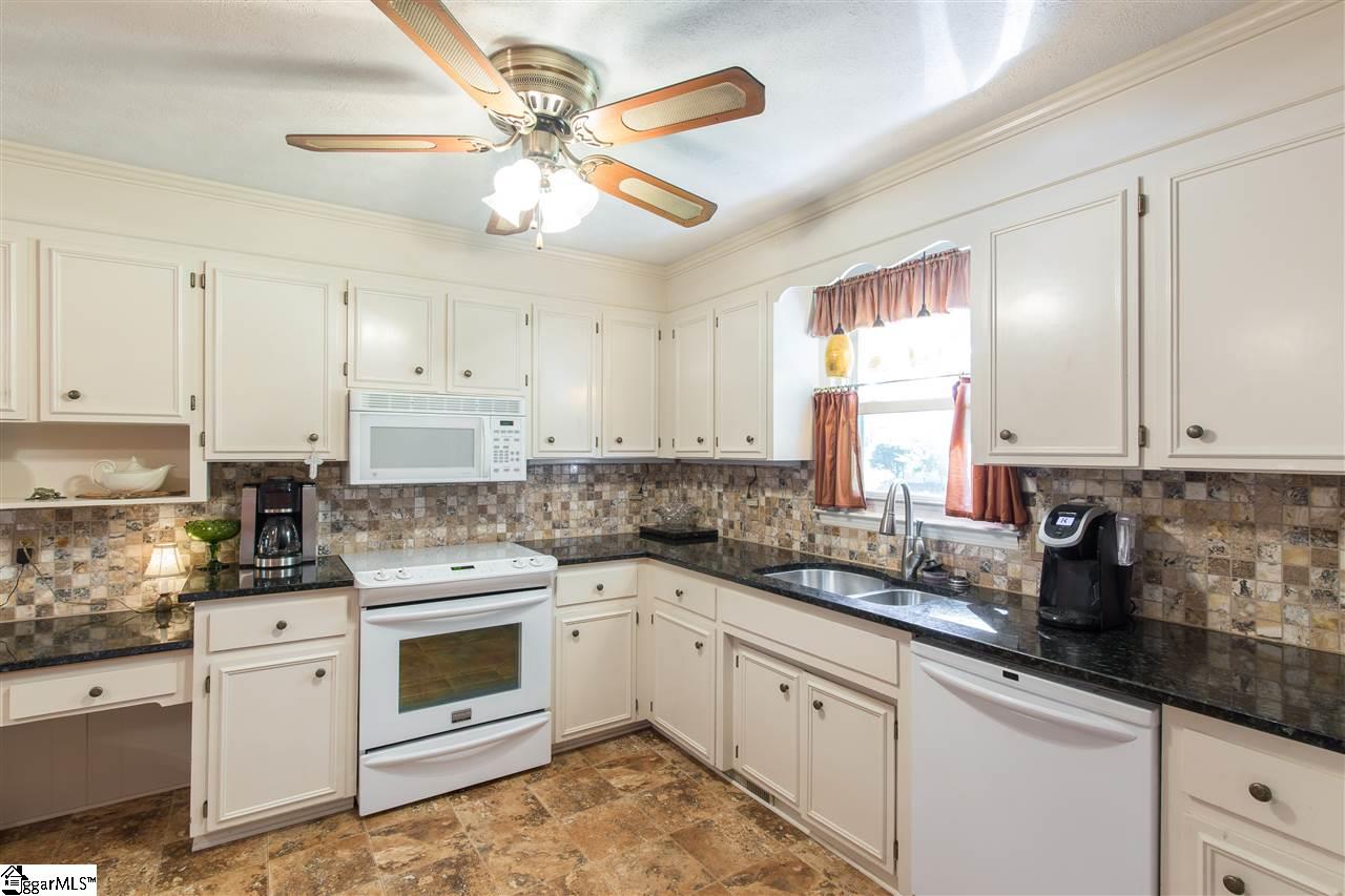 916 Fargo Street Mauldin, SC 29662 - Photo 8 of 25 Gallery Image 8