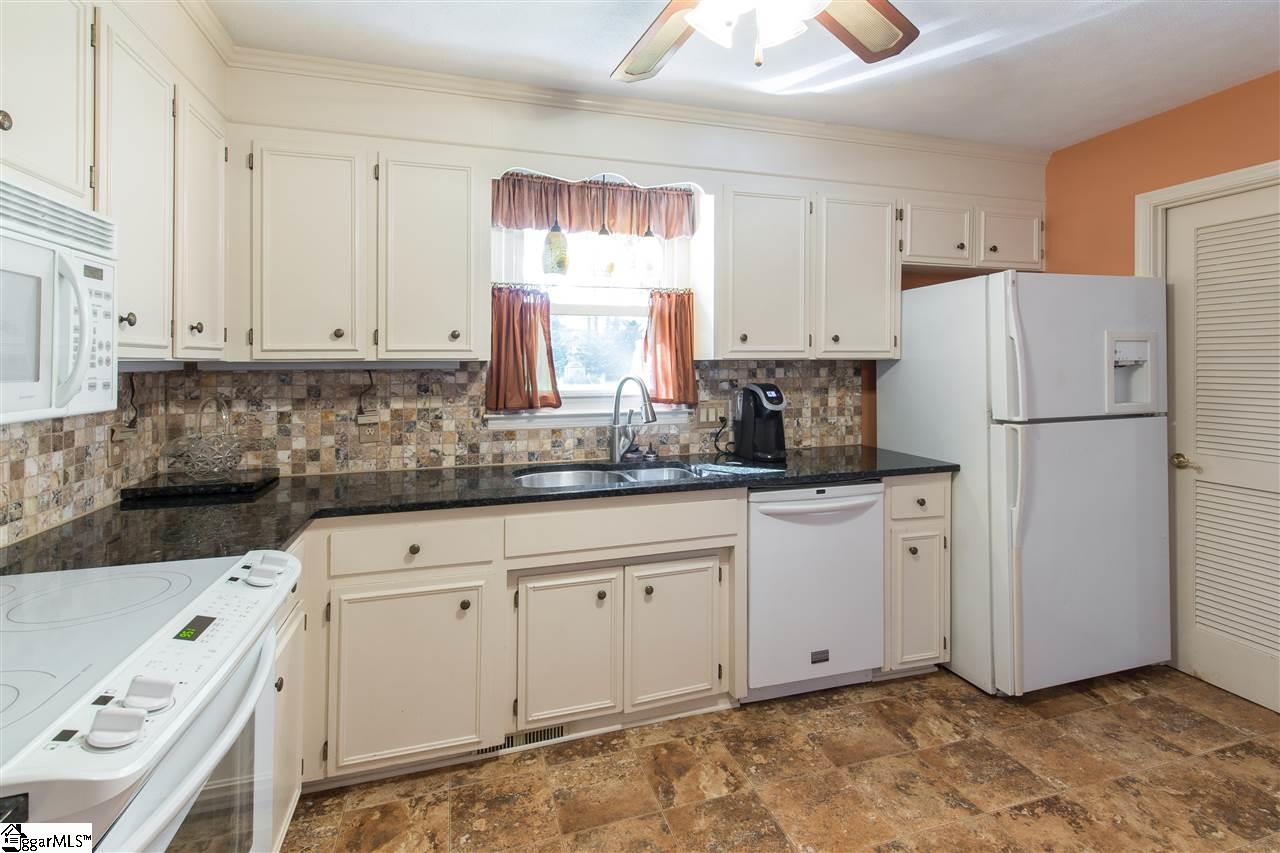916 Fargo Street Mauldin, SC 29662 - Photo 9 of 25 Gallery Image 9