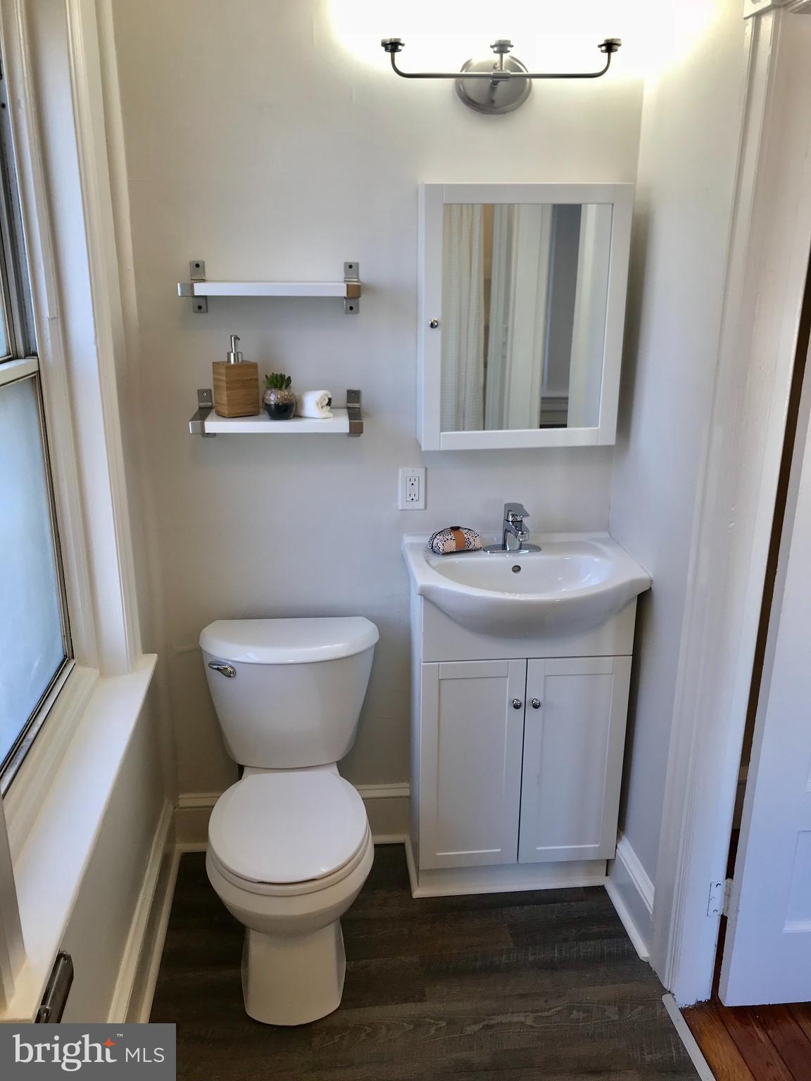 471 Gerhard Street Philadelphia, PA 19128 - Photo 13 of 16 Bath