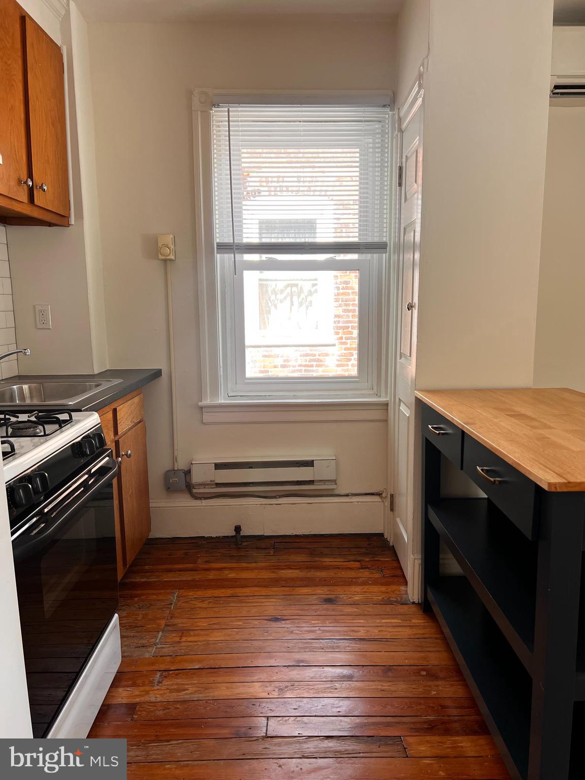 471 Gerhard Street Philadelphia, PA 19128 - Photo 6 of 16 Kitchen Window