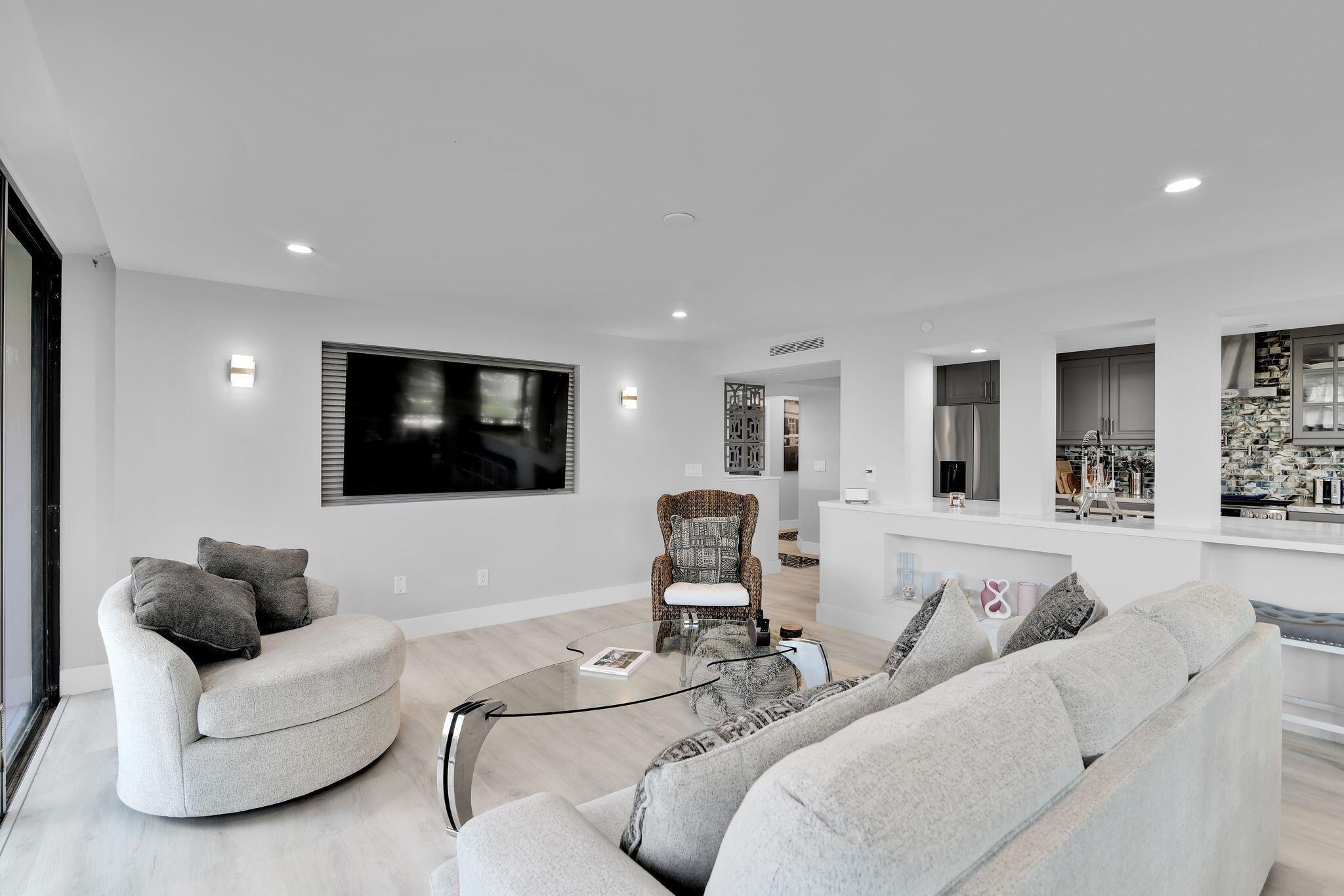 859 Jeffery Street, Unit 202 Boca Raton, FL 33487 - Photo 9 of 94 859 Jeffery St 202 Livingroom pic 9