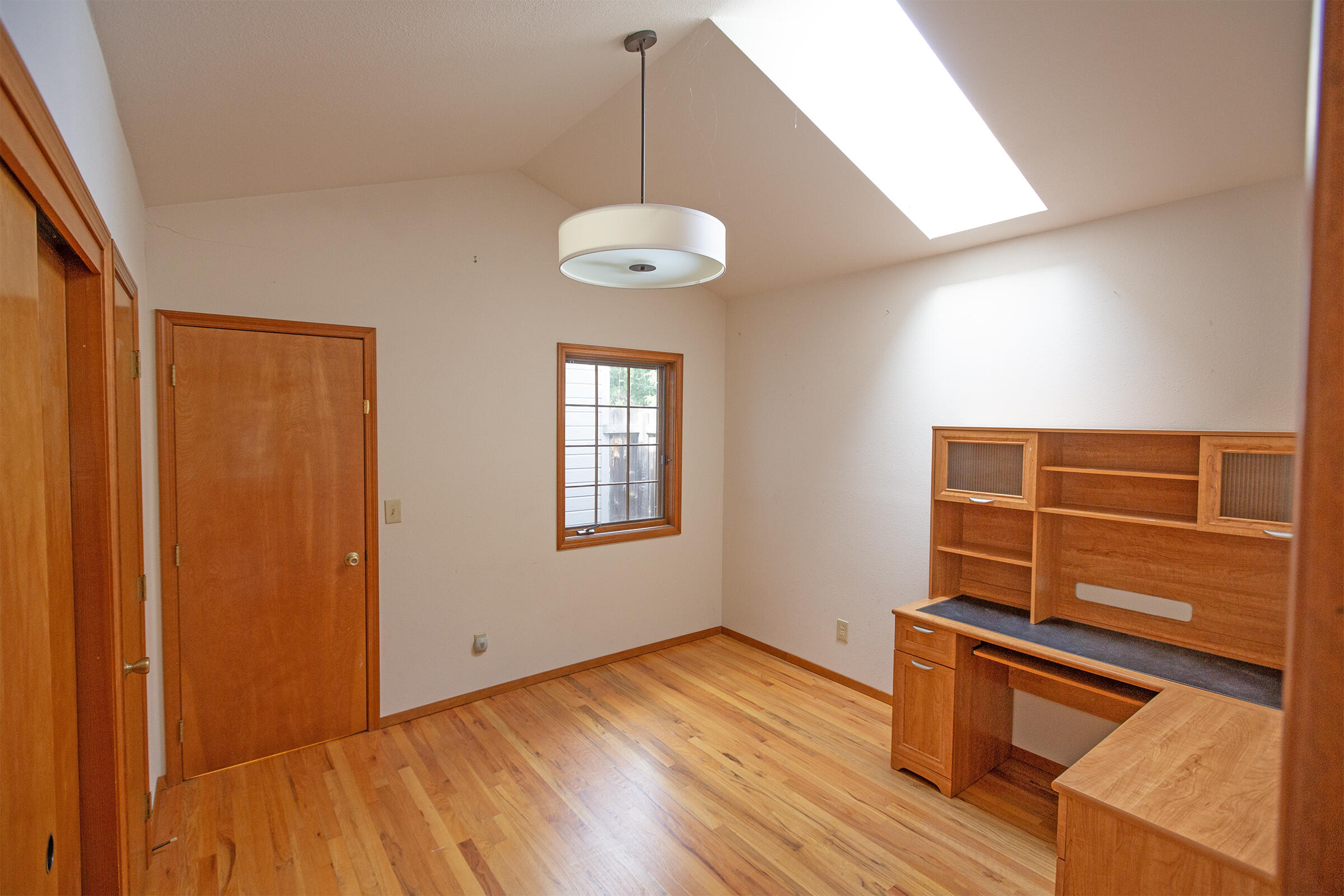159 North Wightman Street Ashland, OR 97520 - Photo 16 of 22 Bed 3 toward kit