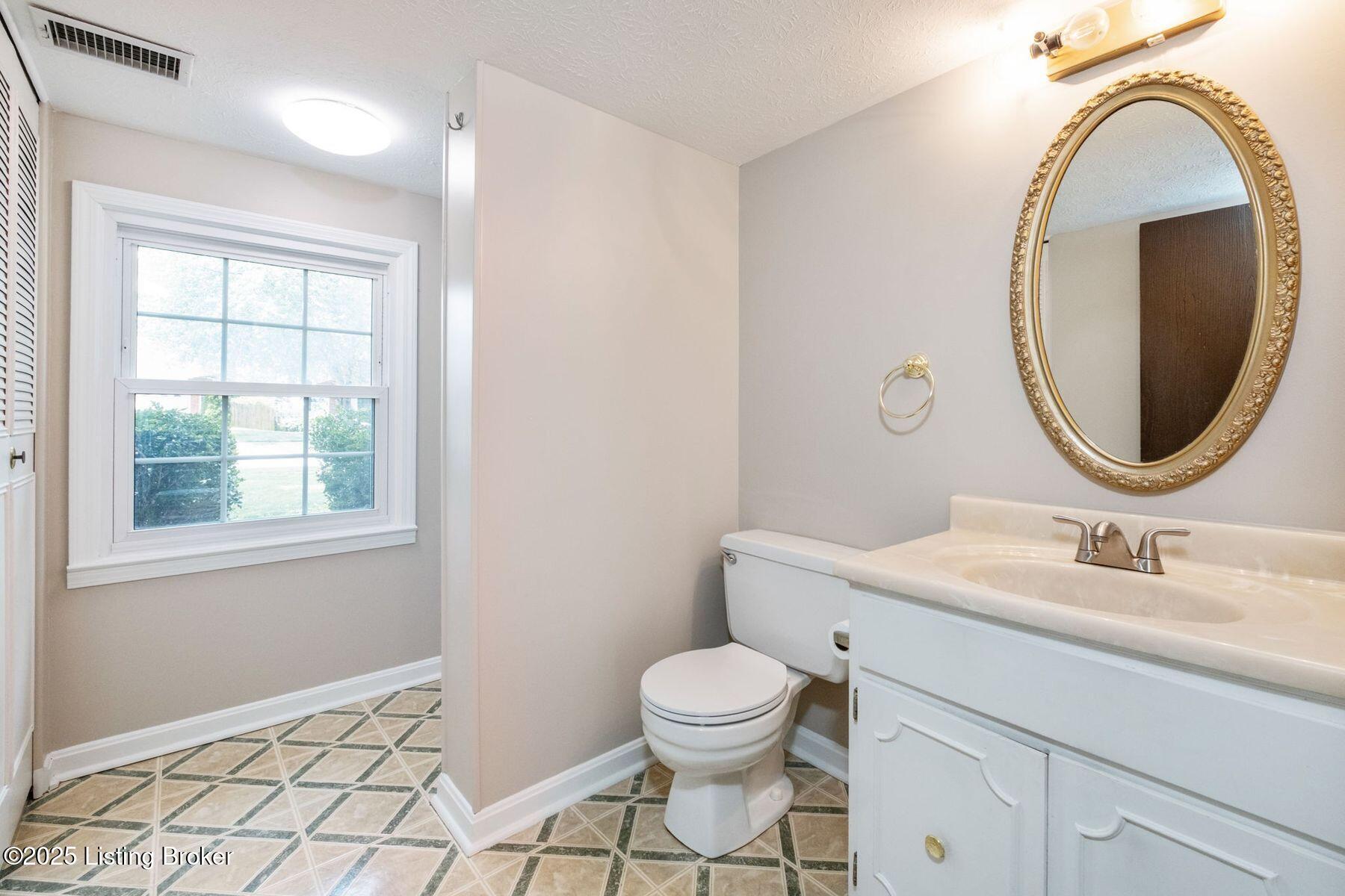 2409 Hayward Road Louisville, KY 40242 - Photo 28 of 45 photo_online_028