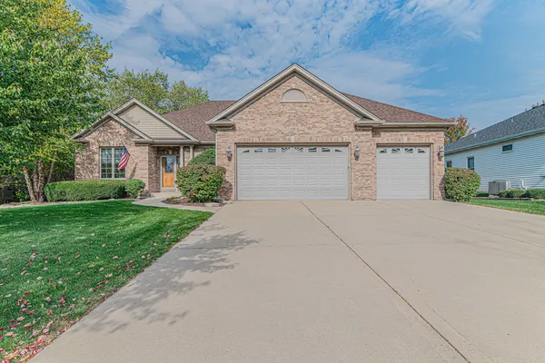 $549,900 | 236 Schmidt Drive, Hampshire, IL 60140