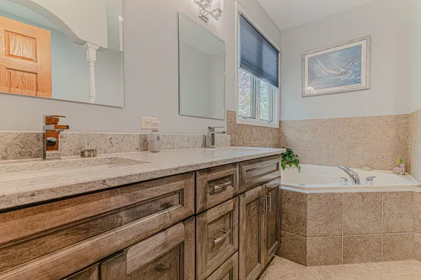 $549,900 | 236 Schmidt Drive, Hampshire, IL 60140