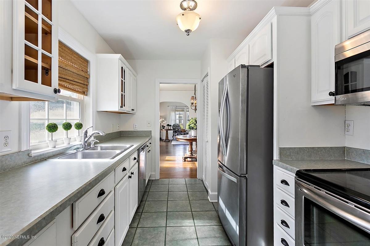 1405 Pinetree Road Jacksonville, FL 32207 - Photo 12 of 29 Kitchen 2