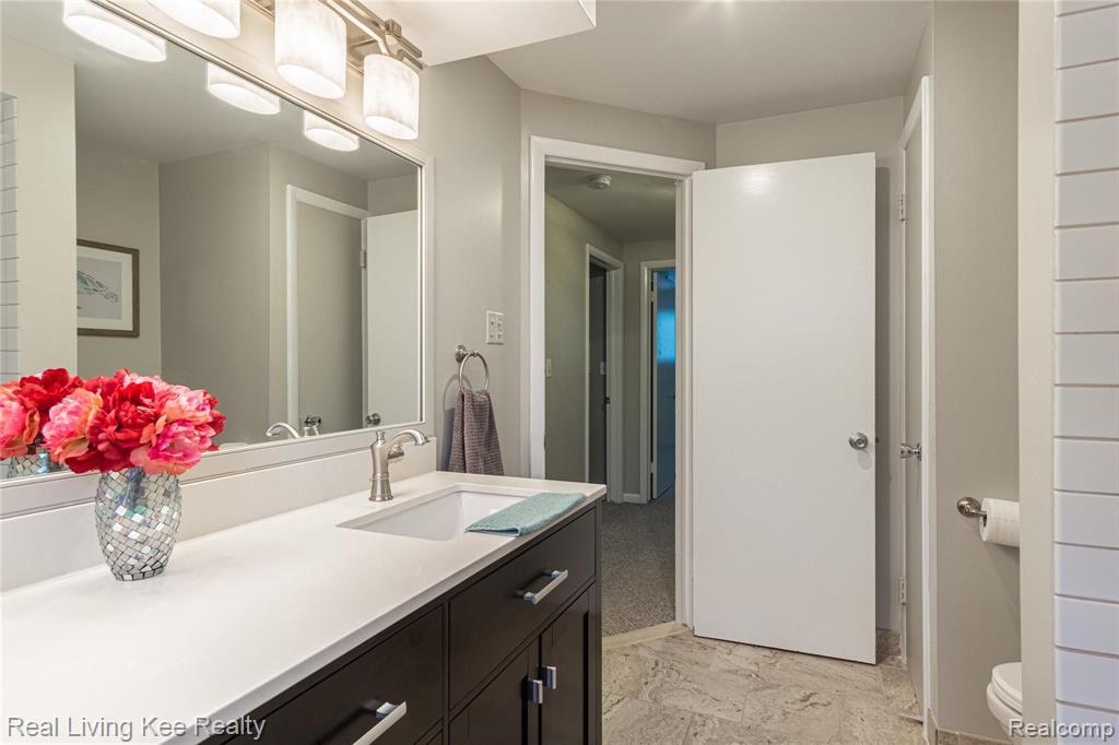 1088 North Adams Road Rochester Hills, MI 48306 - Photo 29 of 49