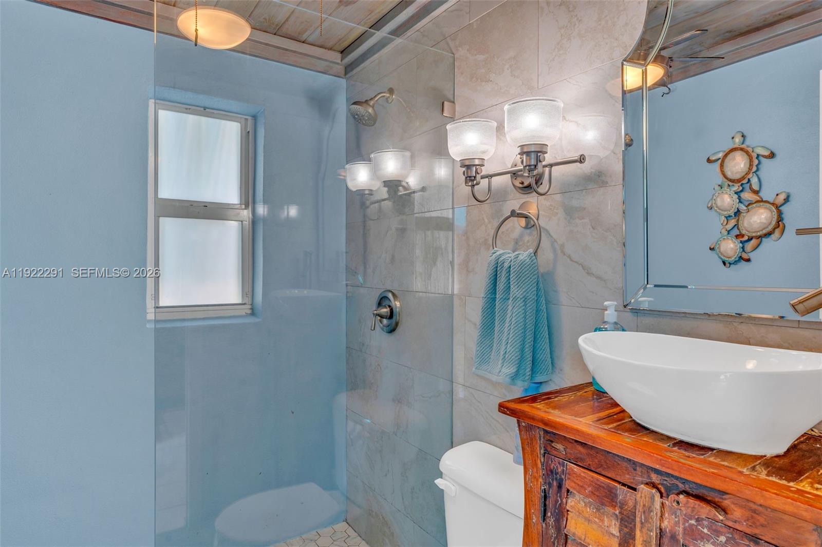 40 Pirates Drive Key Largo, FL 33037 - Photo 20 of 38 a bathroom with a sink a toilet and shower