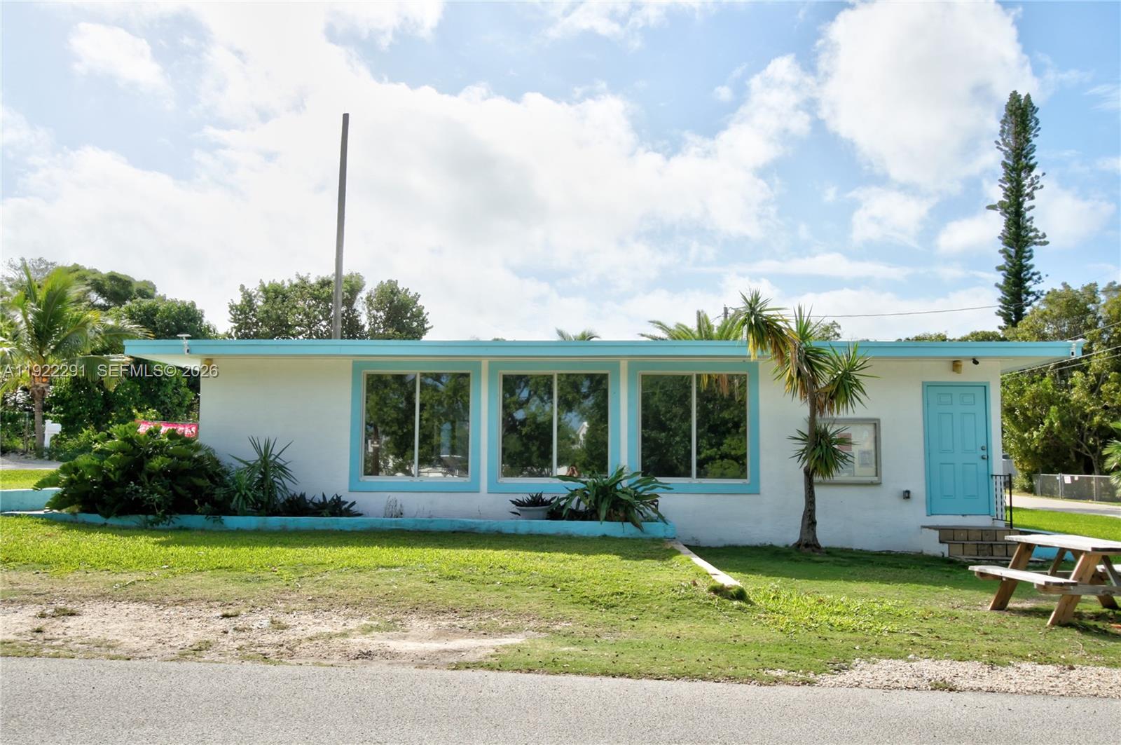 40 Pirates Drive Key Largo, FL 33037 - Photo 38 of 38 a front view of a house with garden