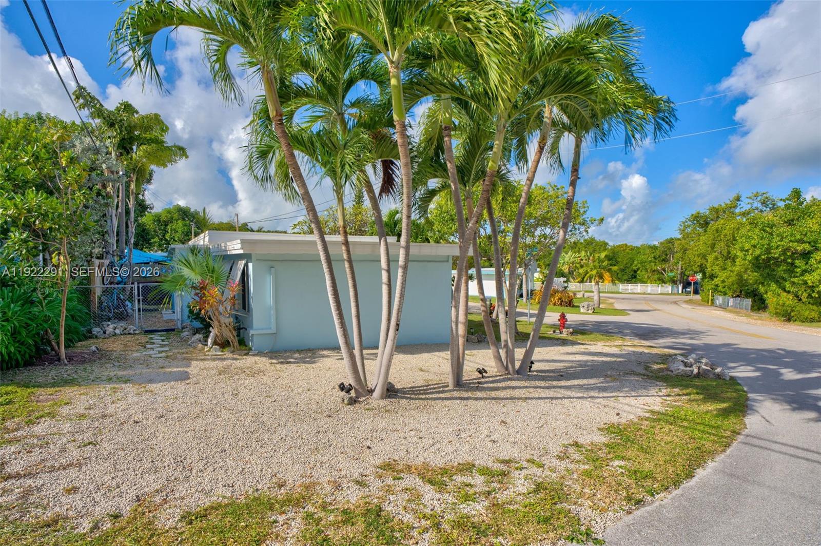 40 Pirates Drive Key Largo, FL 33037 - Photo 5 of 38 a view of a park with palm trees