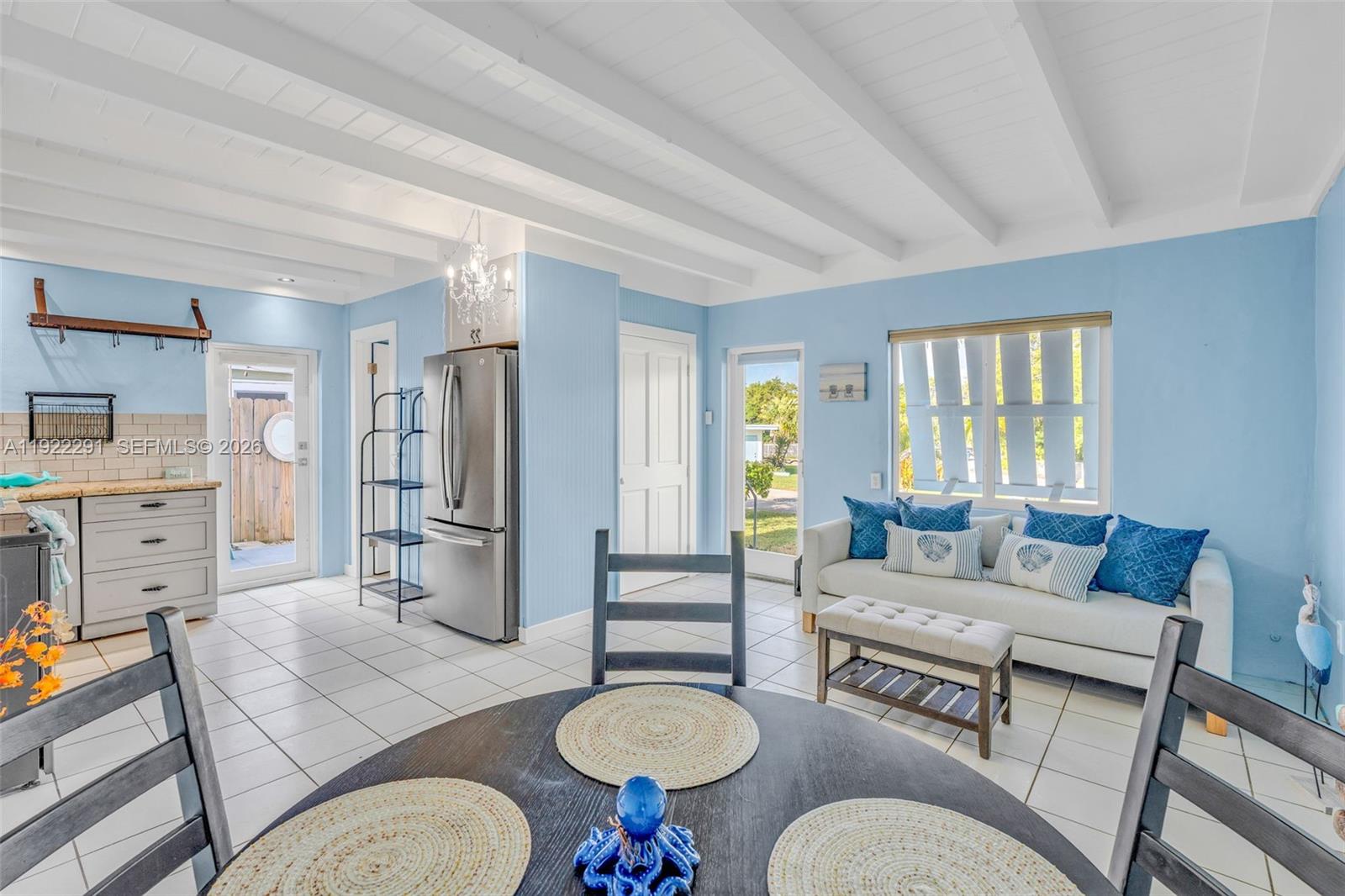 40 Pirates Drive Key Largo, FL 33037 - Photo 10 of 38 a living room with furniture and a table
