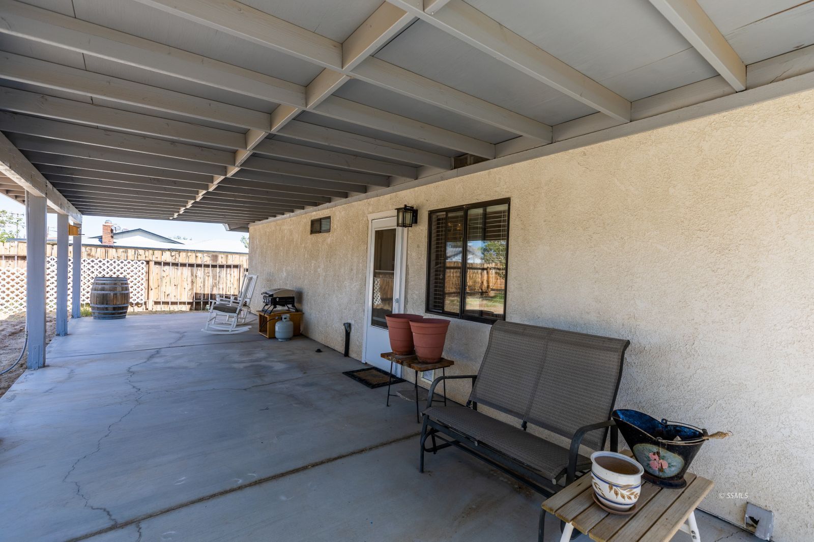 1101 South McCall Street Ridgecrest, CA 93555 - Photo 20 of 21 a room with furniture and windows