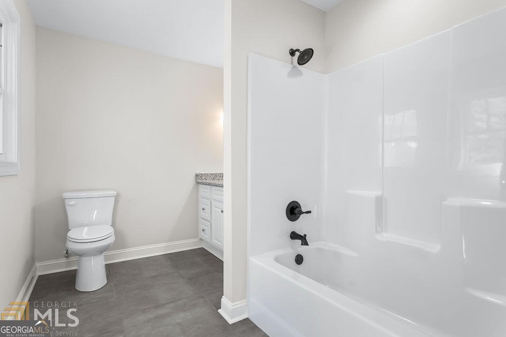 3077 Alec Mountain Road Clarkesville, GA 30523 - Photo 23 of 35 a bathroom with a bathtub and toilet
