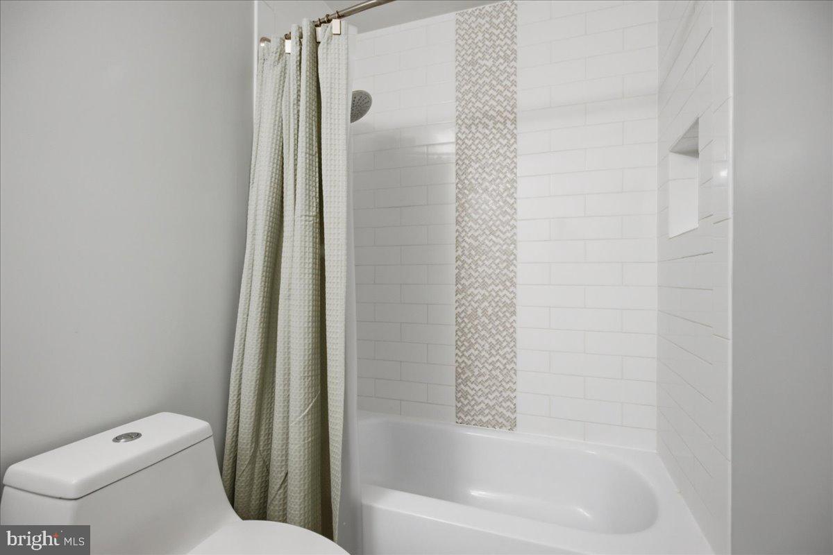 2424 Springbrook Court Huntingtown, MD 20639 - Photo 66 of 103 a bathroom with a toilet and a bathtub