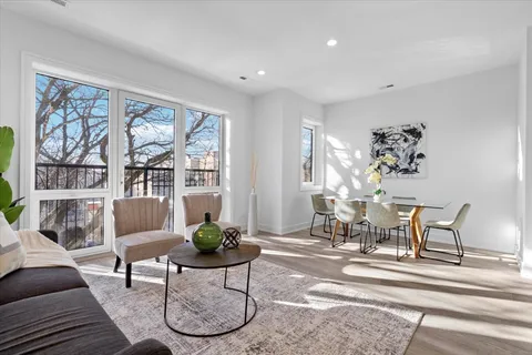 $599,500 | 2636 West Evergreen Avenue, Unit 3, Chicago, IL 60622