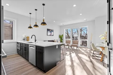 $599,500 | 2636 West Evergreen Avenue, Unit 3, Chicago, IL 60622