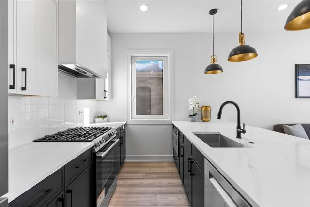 $599,500 | 2636 West Evergreen Avenue, Unit PH, Chicago, IL 60622