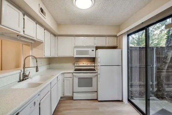 $1,695 | 336 Melrose Drive, Unit 18C, Richardson, TX 75080