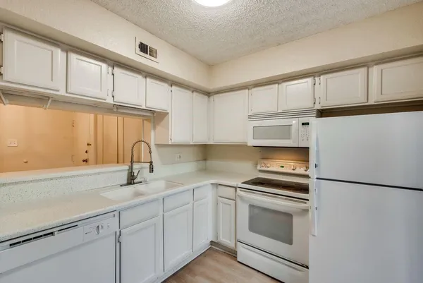 $1,695 | 336 Melrose Drive, Unit 18C, Richardson, TX 75080