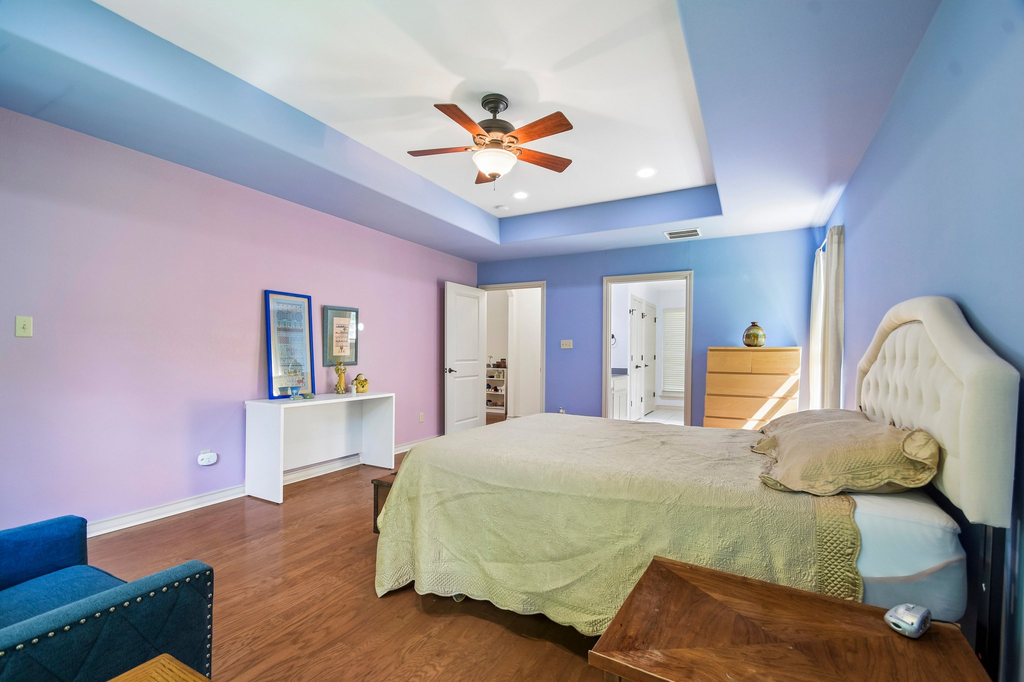 307 West 4th Street Elgin, TX 78621 - Photo 18 of 40 Spacious room featuring wood-finish flooring, a tray ceiling with a ceiling fan, and recessed lighting