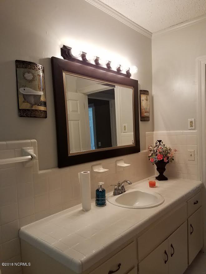 1907 Oxford Road Kinston, NC 28504 - Photo 4 of 12 bath2