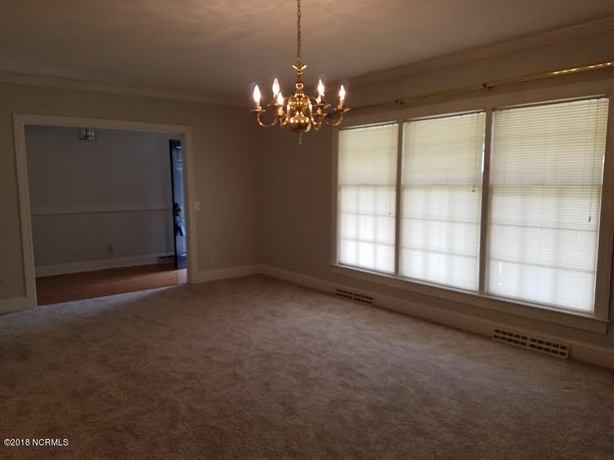 1907 Oxford Road Kinston, NC 28504 - Photo 8 of 12 living-dining room