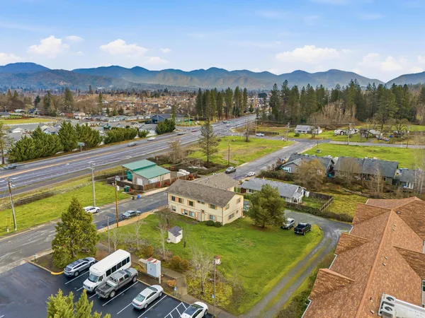 $850,000 | 3095 Canal Avenue, Grants Pass, OR 97527