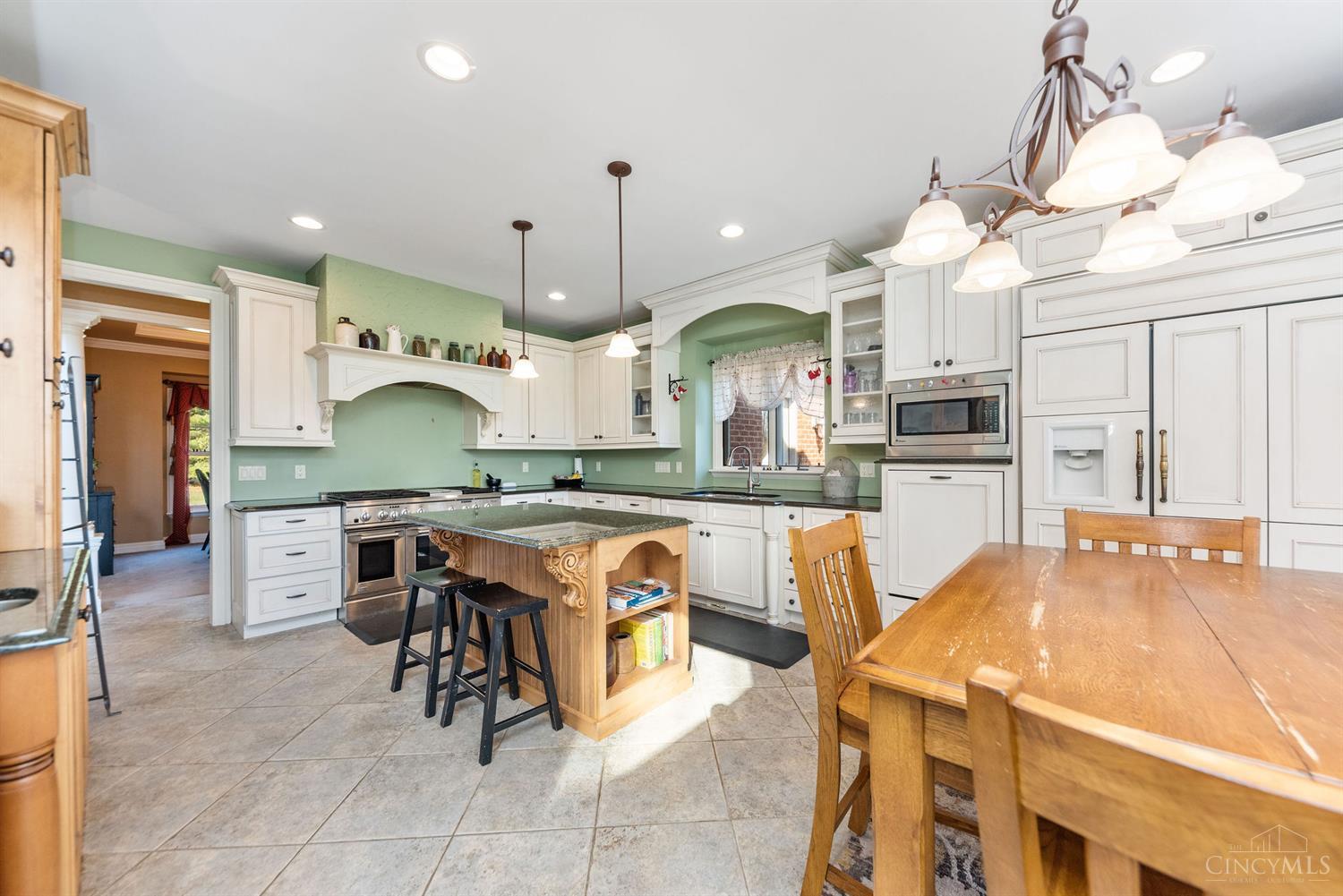 4886 Klatte Road Cincinnati, OH 45244 - Photo 12 of 36 Gallery Image 12