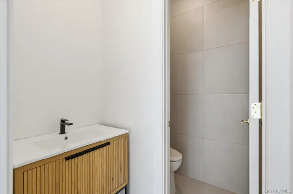 an empty room with a empty space and window