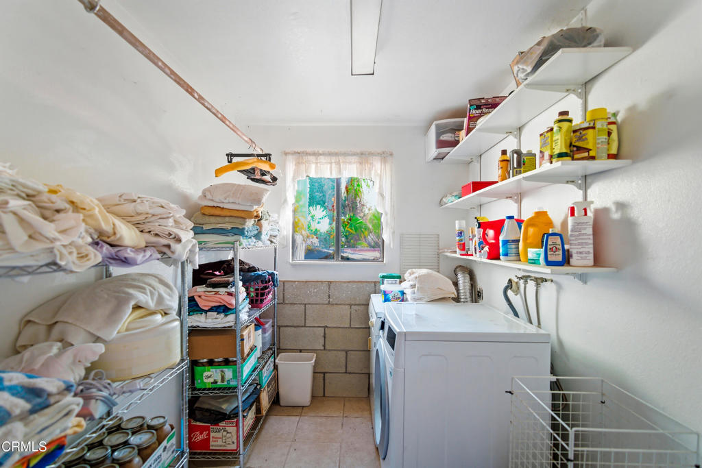 1400 Park Road Ojai, CA 93023 - Photo 41 of 67 a utility room with dryer and washer