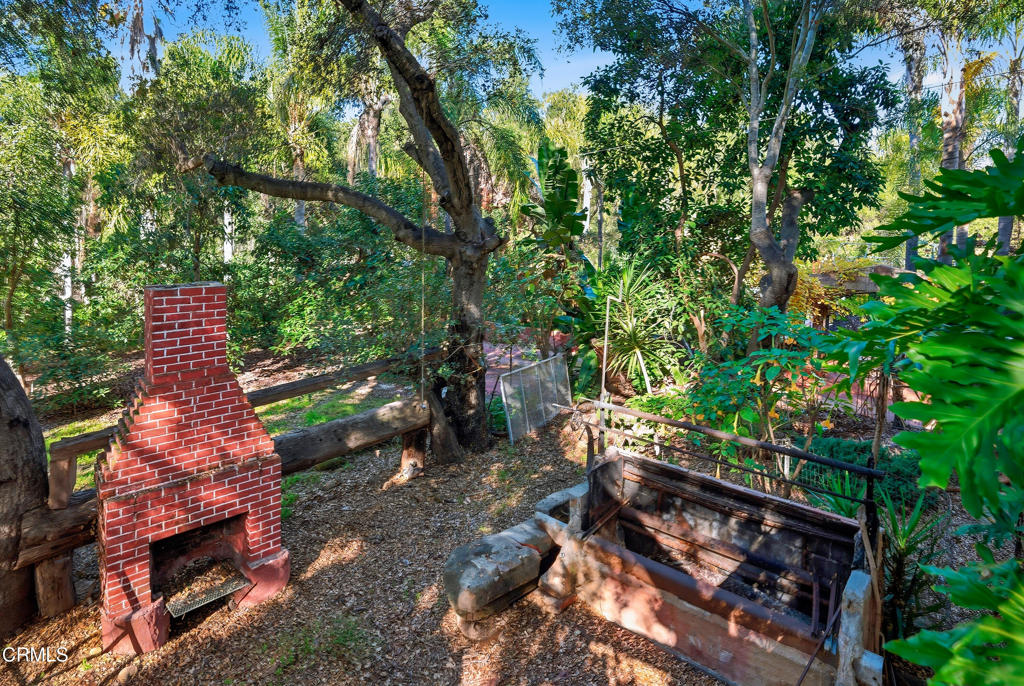 1400 Park Road Ojai, CA 93023 - Photo 43 of 67 a backyard of a house with lots of green space