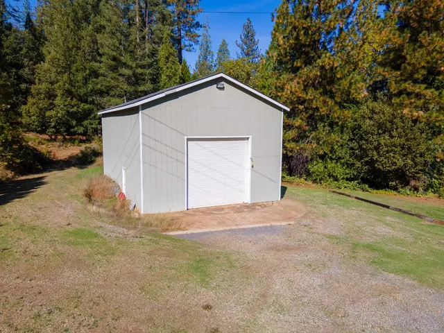 a view of backyard of house