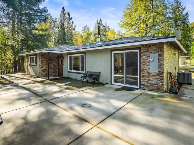 a view of a house with a outdoor space