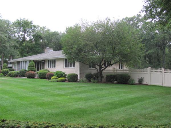 38 Huckleberry Road West Lynnfield, MA 01940 - Photo 3 of 30 Gallery Image 3