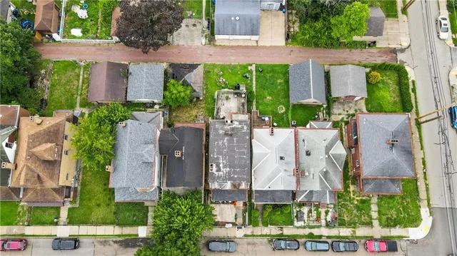 a view of a dinning tables and chairs in patio
