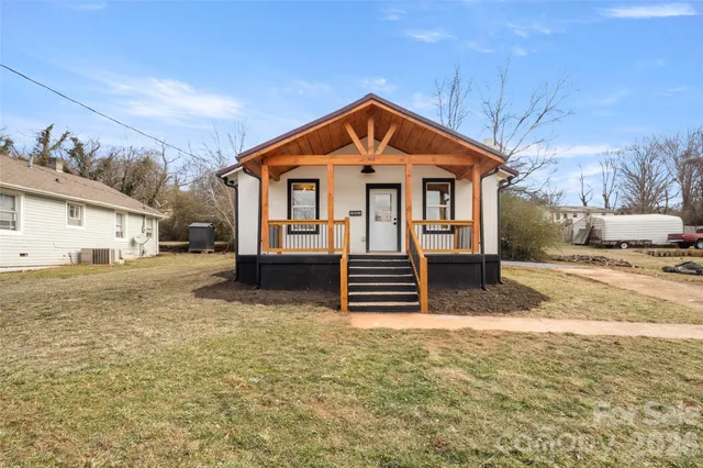 $200,000 | 342 North Cleghorn Street, Rutherfordton, NC 28139