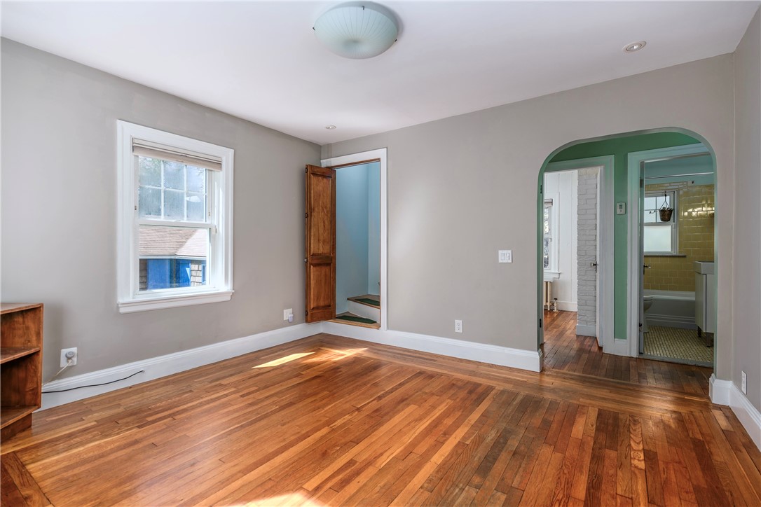 31 Errol Street Warwick, RI 02888 - Photo 5 of 34