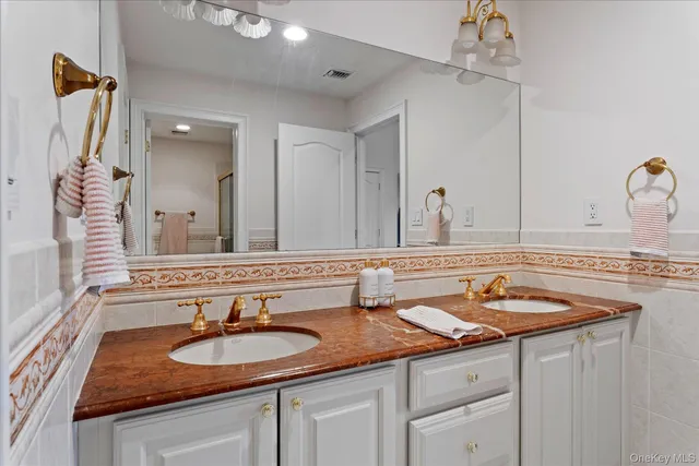 $8,999 | 2995 Laurel Trail, Laurel, NY 11948