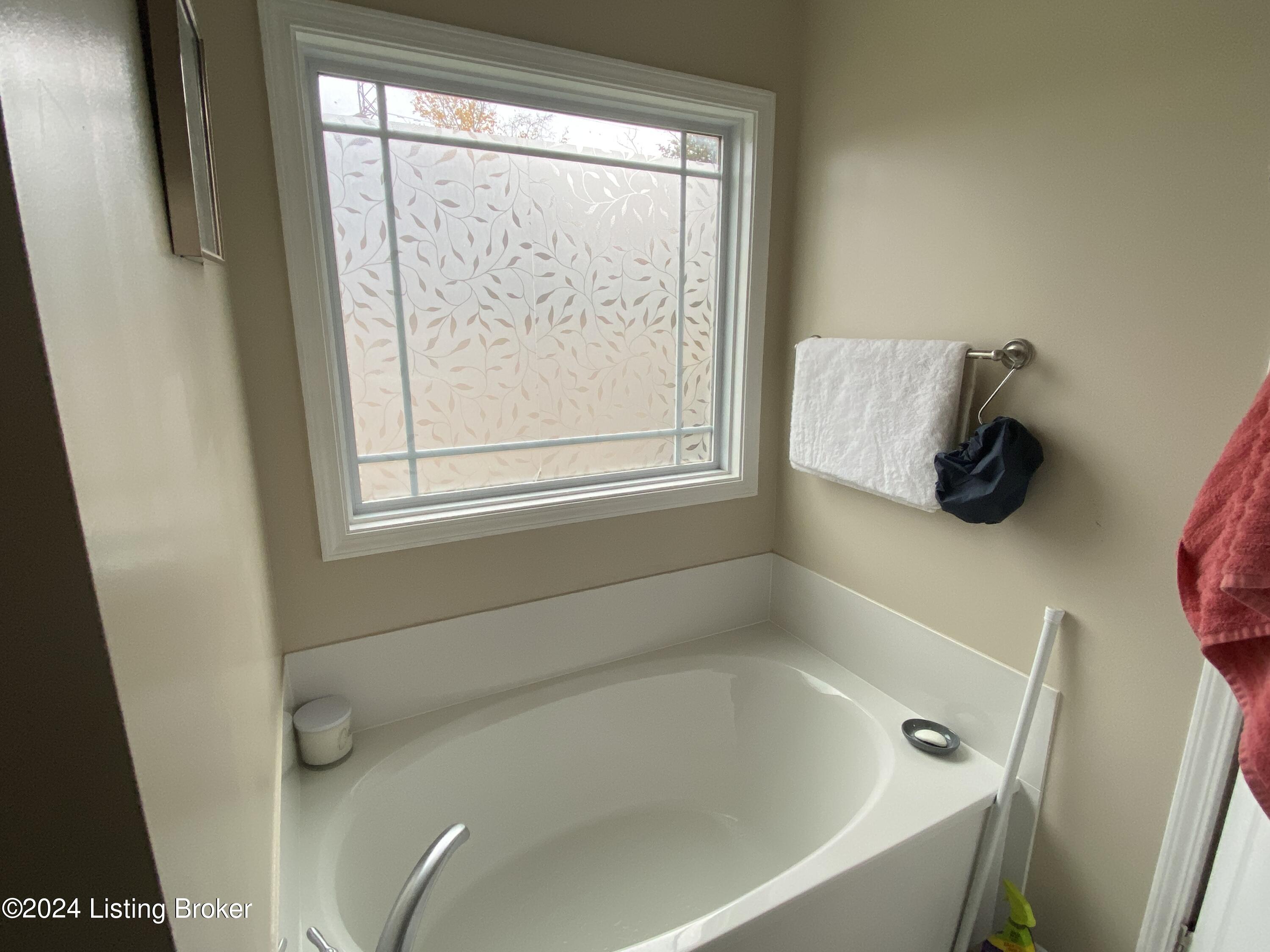 6311 Hollow Tree Road Louisville, KY 40291 - Photo 23 of 35 036b