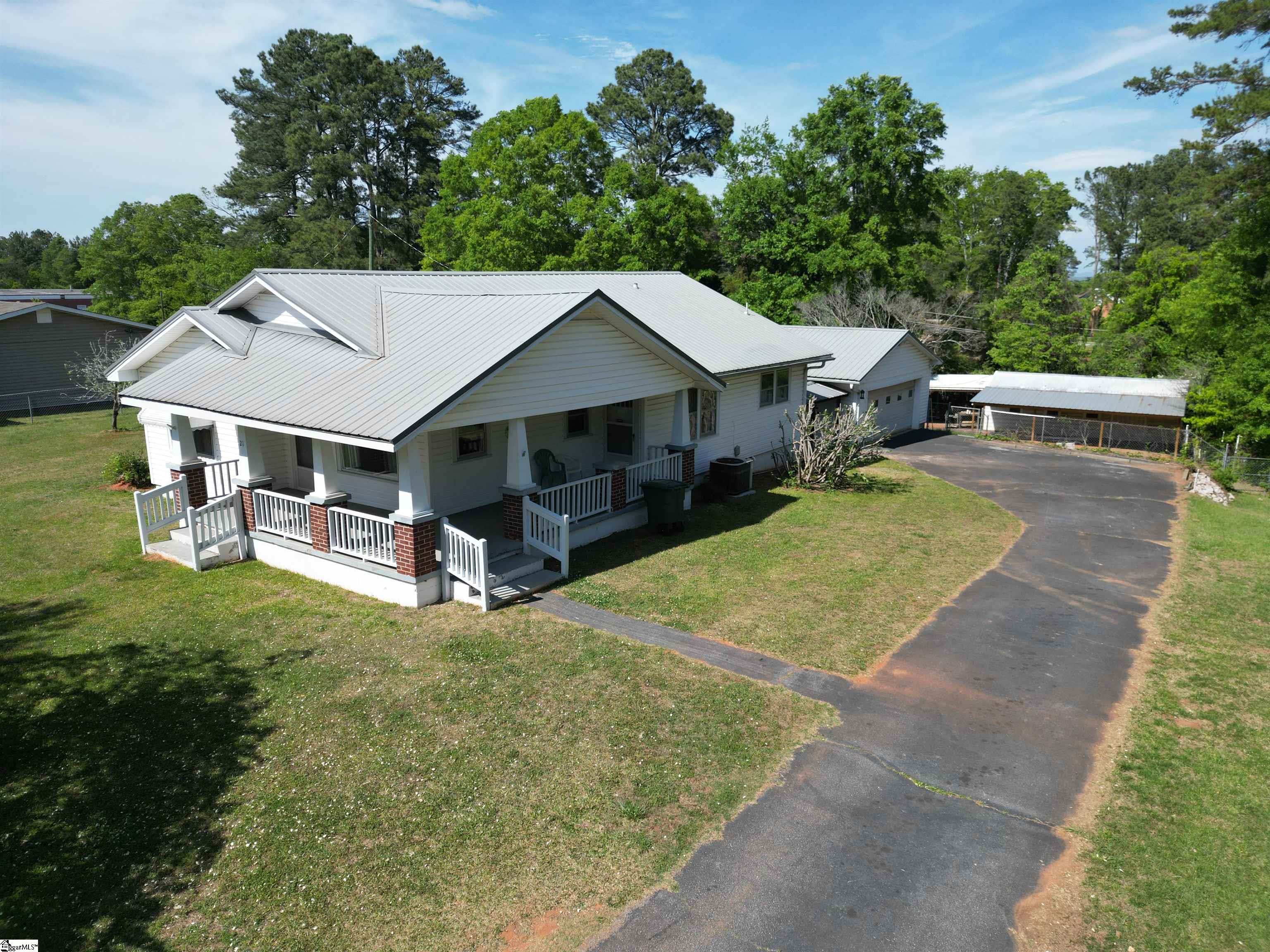 21 Jantzen Court Seneca, SC 29672 - Photo 2 of 44