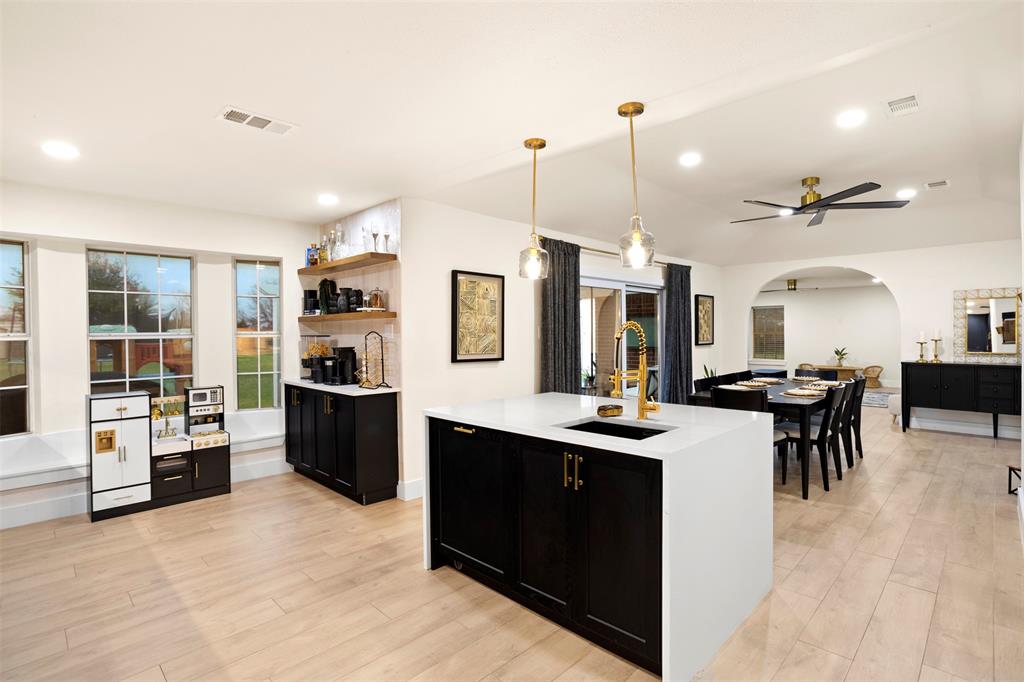 1121 Pierce Road Red Oak, TX 75154 - Photo 15 of 40 a kitchen with lots of counter top space