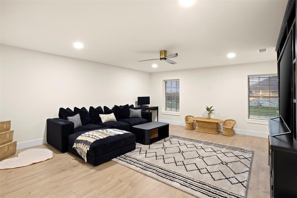 1121 Pierce Road Red Oak, TX 75154 - Photo 18 of 40 a living room with furniture and a flat screen tv