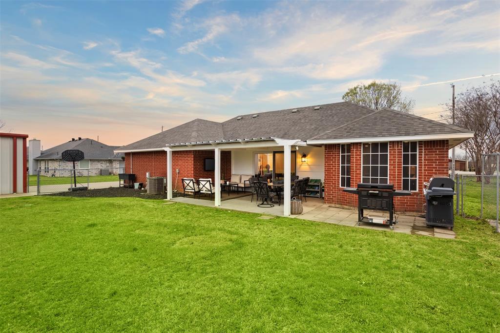 1121 Pierce Road Red Oak, TX 75154 - Photo 32 of 40 a front view of a house with garden