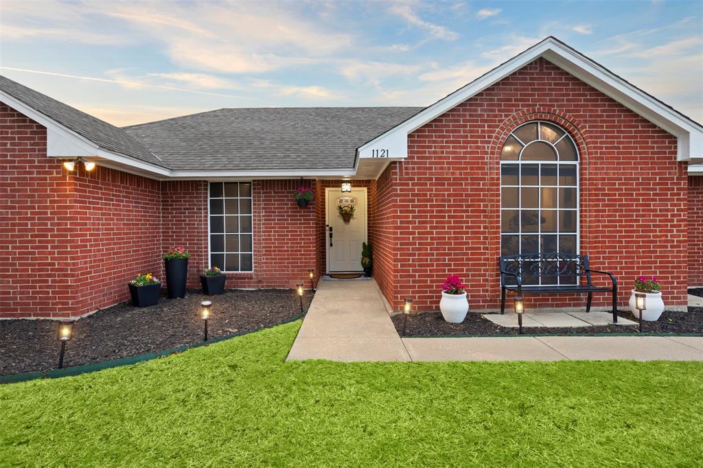 1121 Pierce Road Red Oak, TX 75154 - Photo 7 of 40 a front view of a house with garden