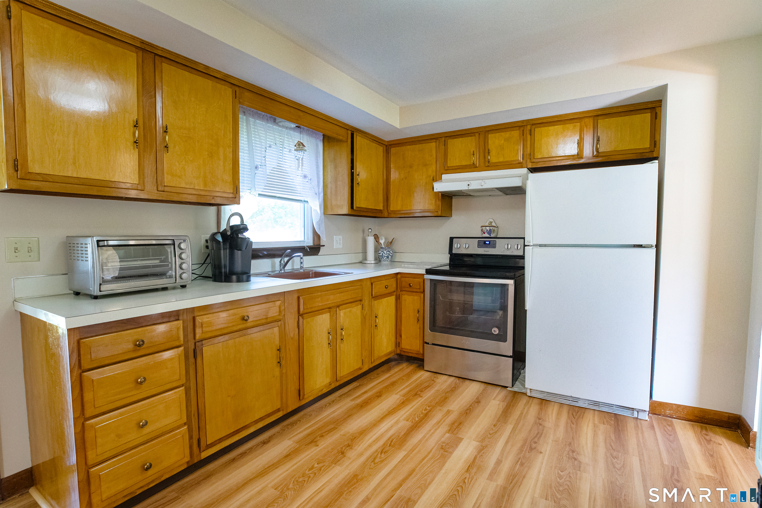 17 School House Road Newington, CT 06111 - Photo 9 of 25