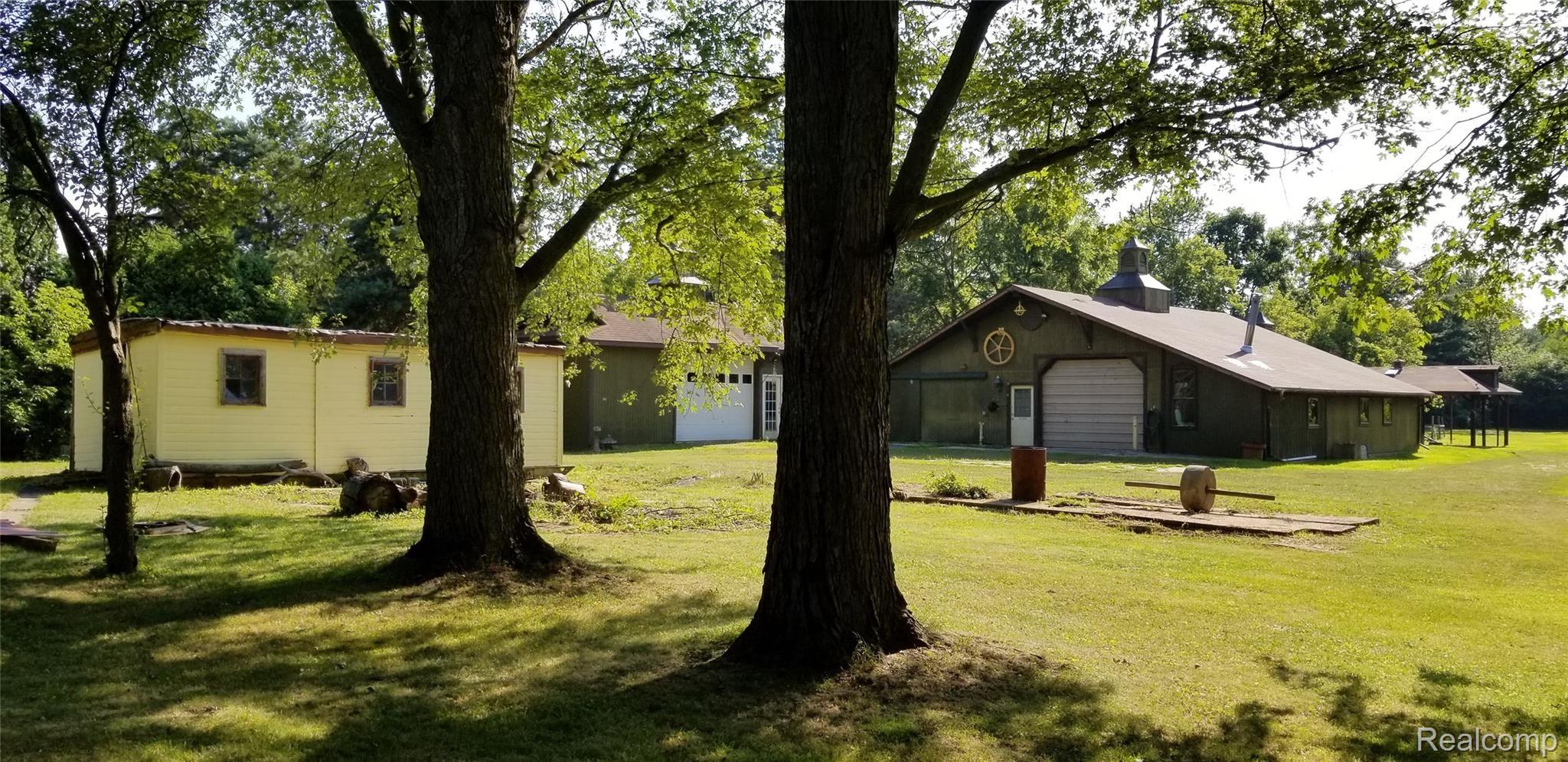 4260 Belsay Road Burton, MI 48519 - Photo 5 of 28 20190805_173514.jpg