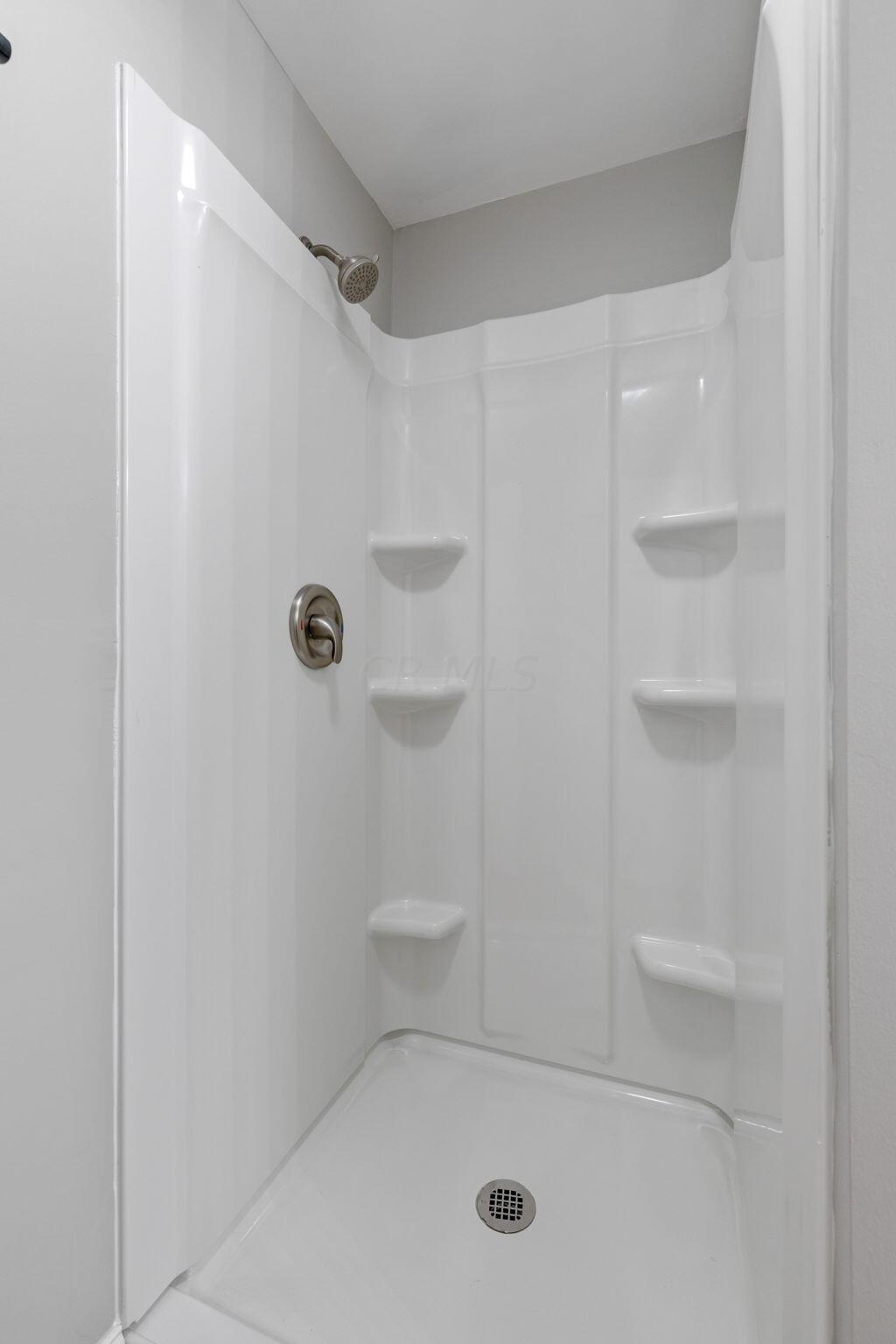 22195 Cliff Road Rockbridge, OH 43149 - Photo 35 of 66 LL Full Bathroom - 22195 Cliff Road, Rockbridge, OH 43149