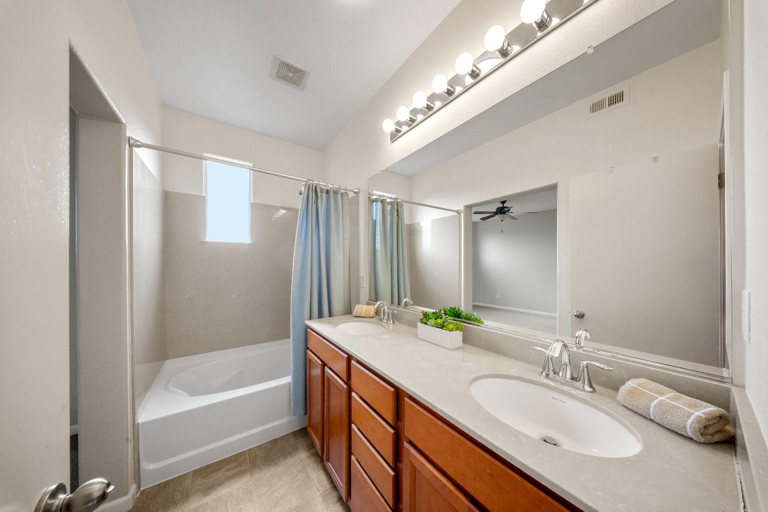 10847 Wraysbury Way Rancho Cordova, CA 95670 - Photo 9 of 28