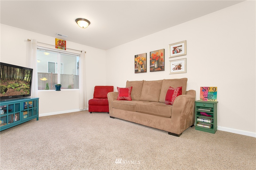 520 Field Place Northeast Renton, WA 98059 - Photo 11 of 21