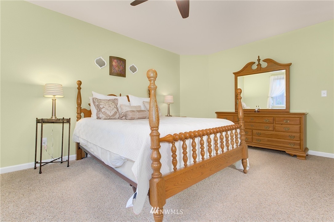 520 Field Place Northeast Renton, WA 98059 - Photo 13 of 21